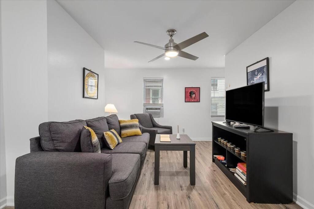 East Allegheny Apartment | Driveway Parking!