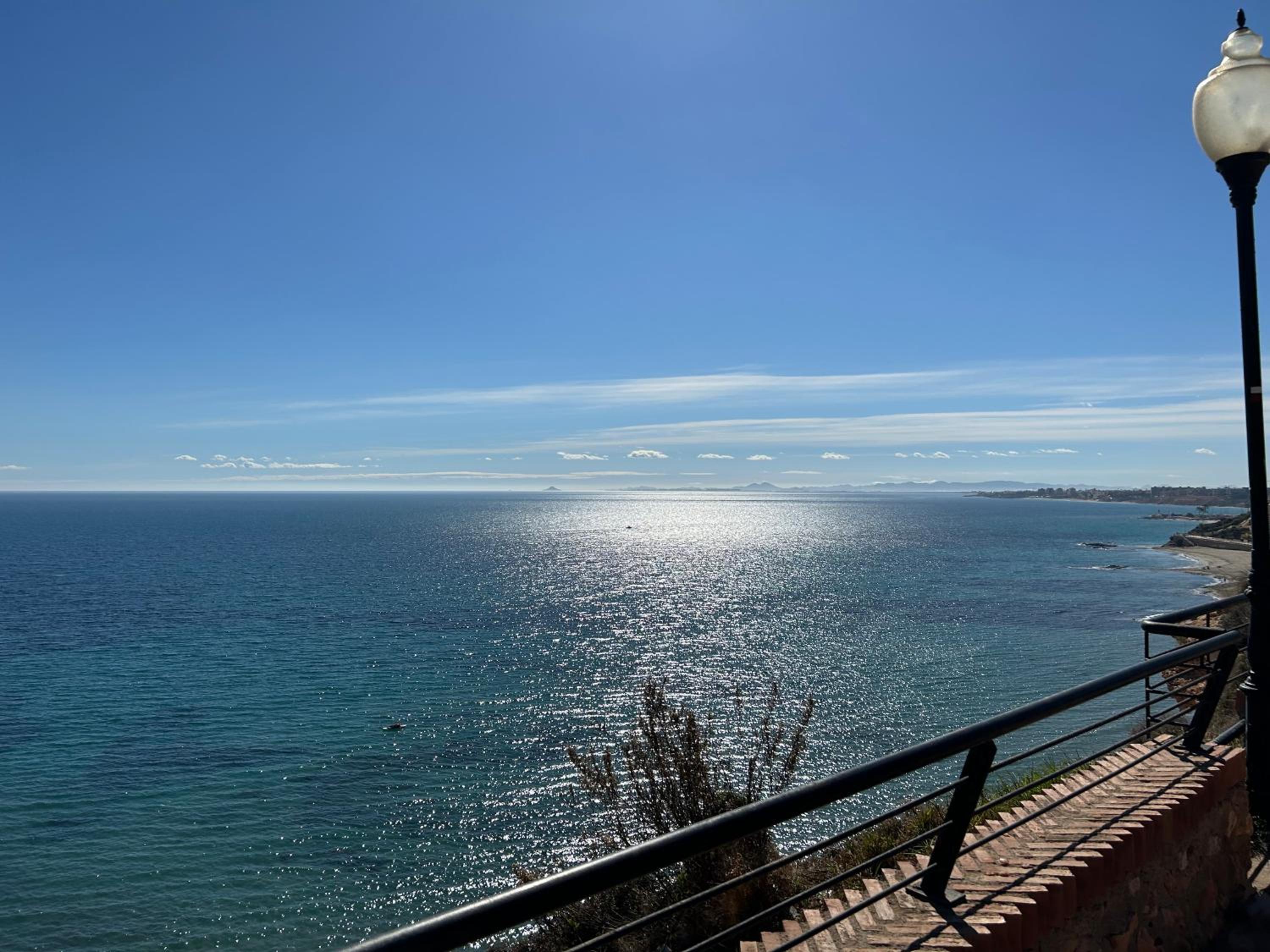 Sunny Paradise/El Paraiso Soleado