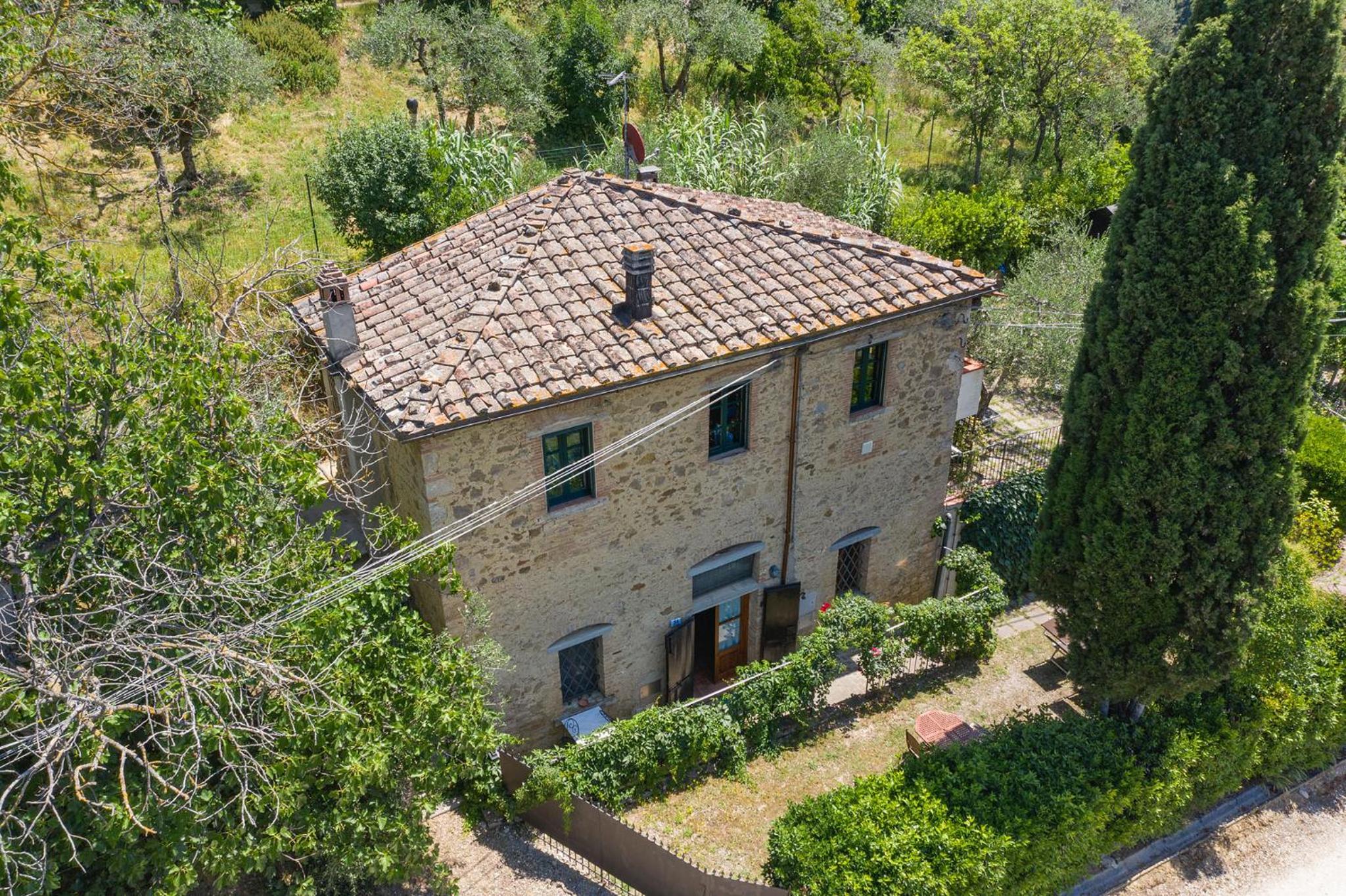 Podere Oliveta - 5 appartamenti con Piscina e Vista