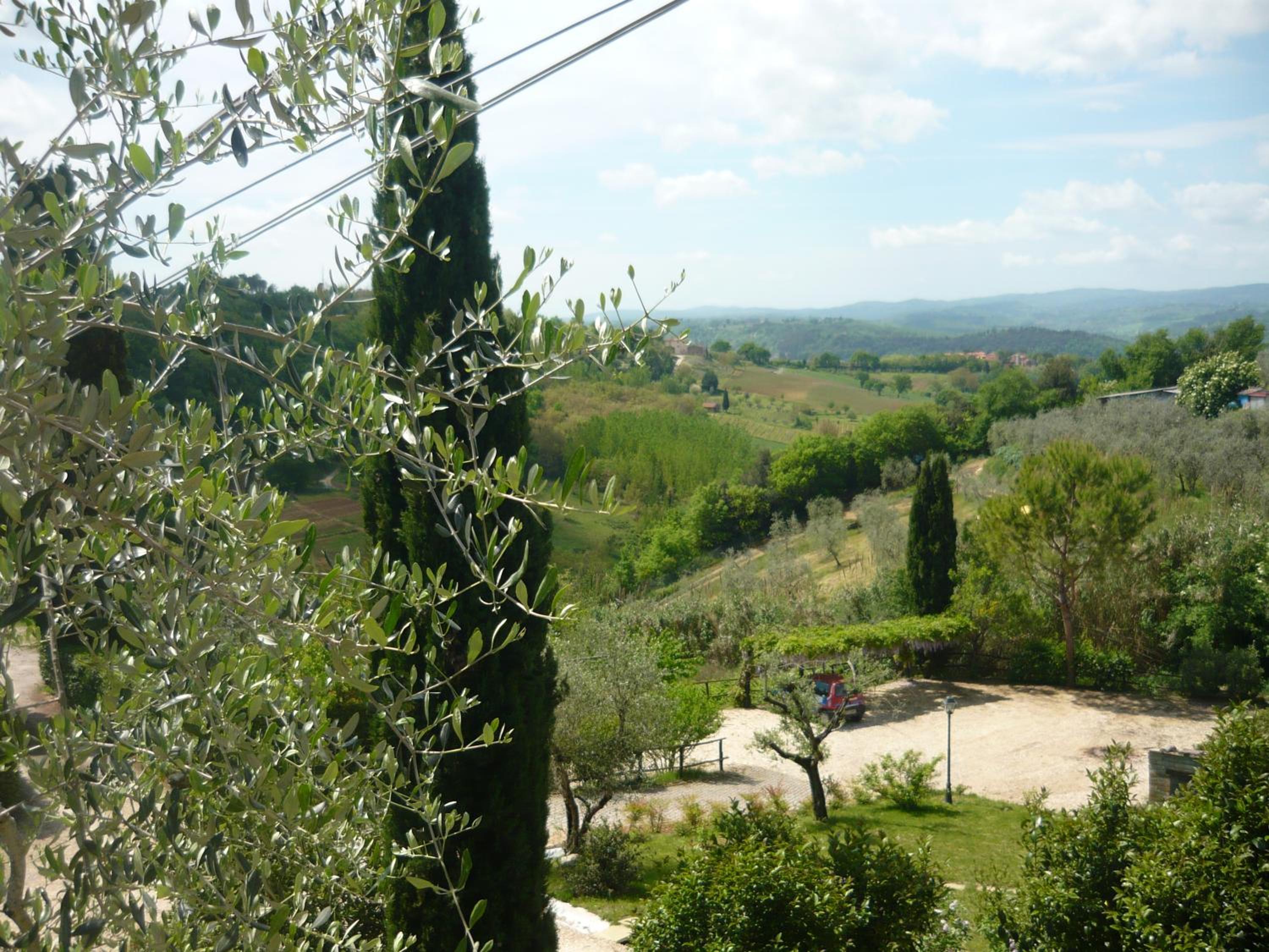 Podere Oliveta - 5 appartamenti con Piscina e Vista