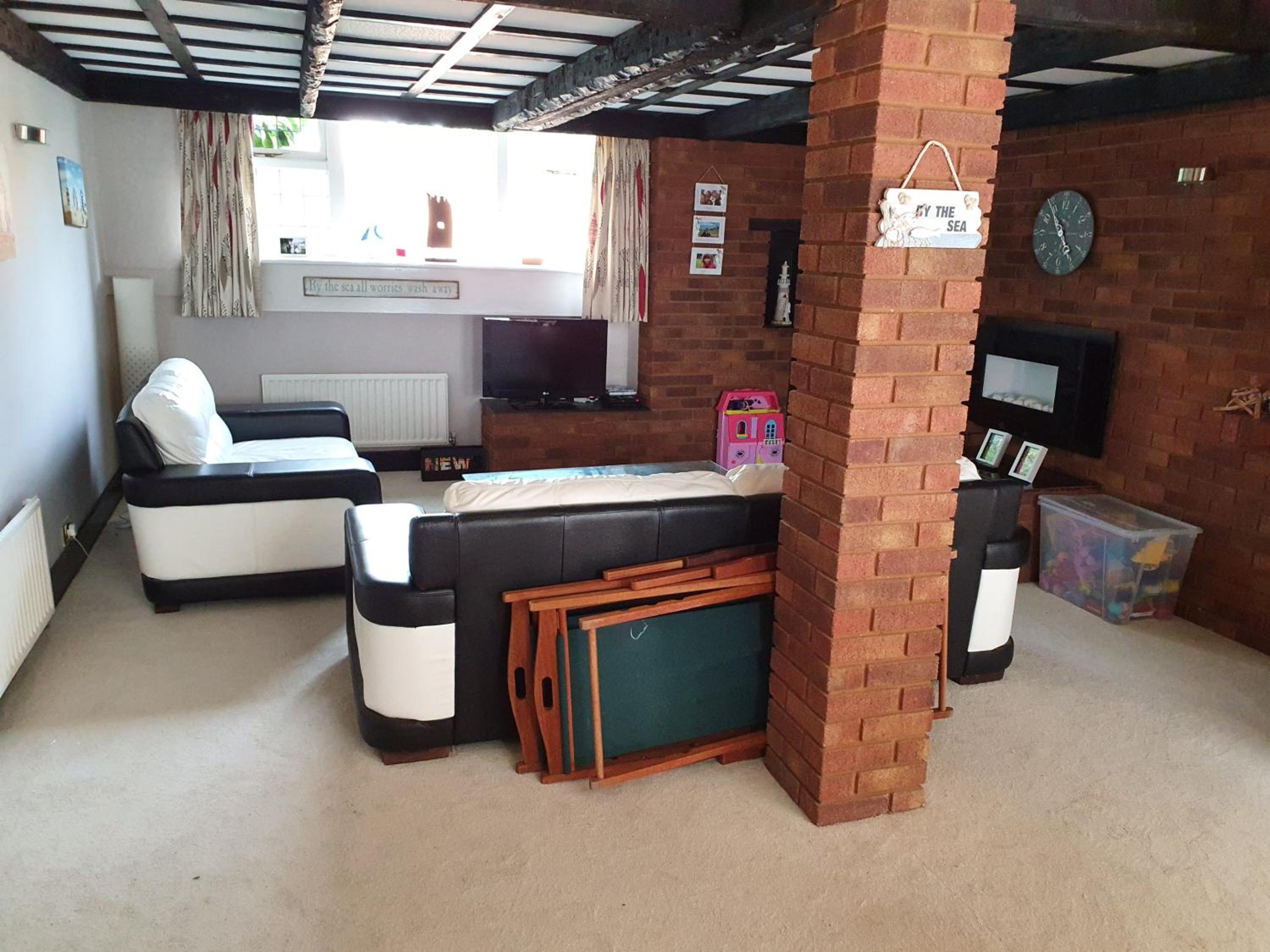 Bournemouth secluded cottage 10mins walk to beach view 4