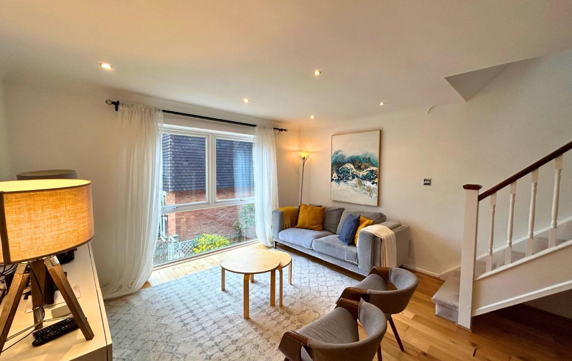 Putney Stylish Fantastically located 4 bedroom Townhouse view 2