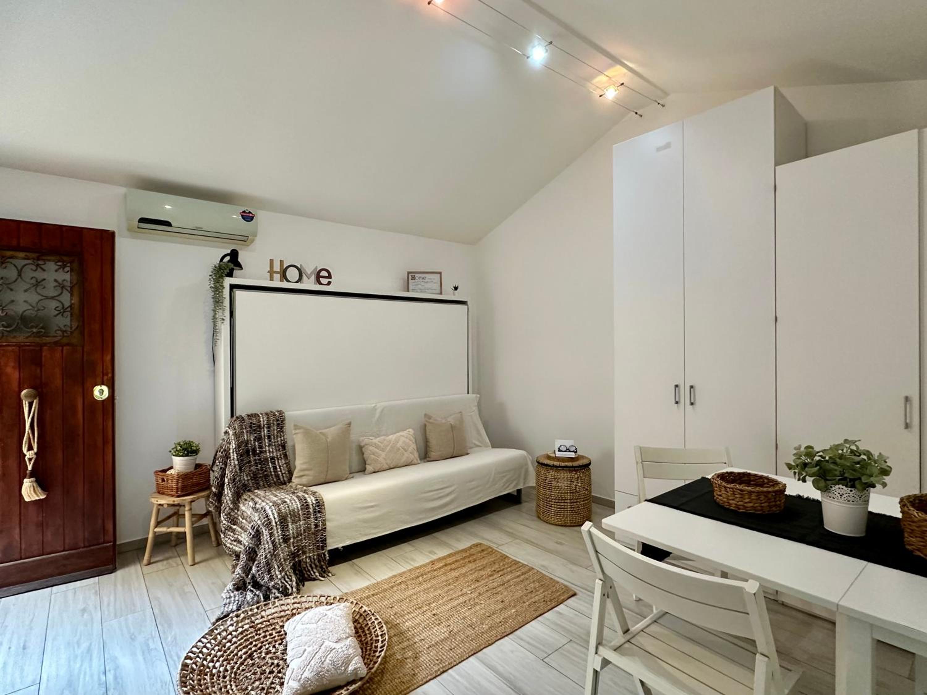 Eleonora House