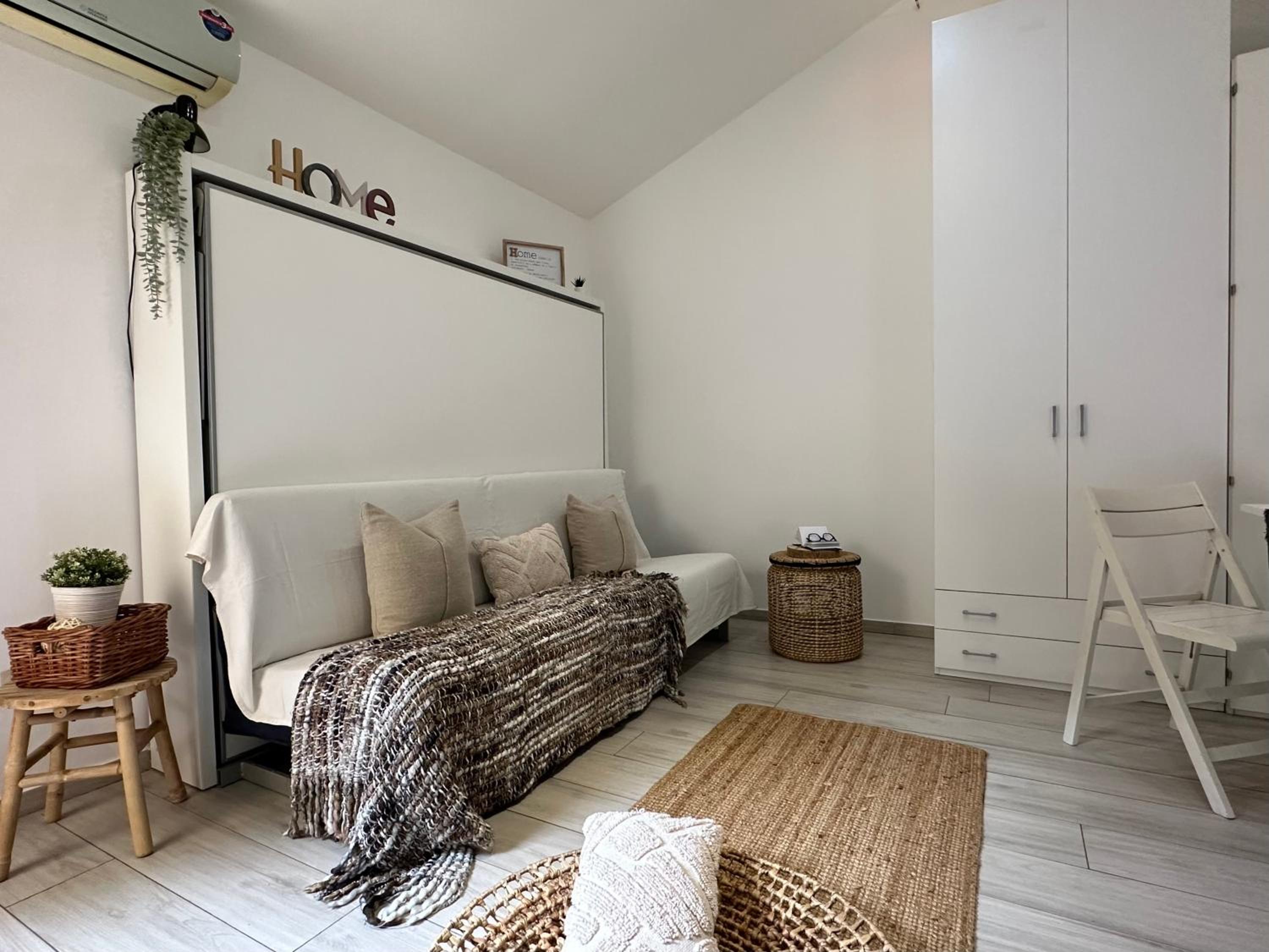 Eleonora House