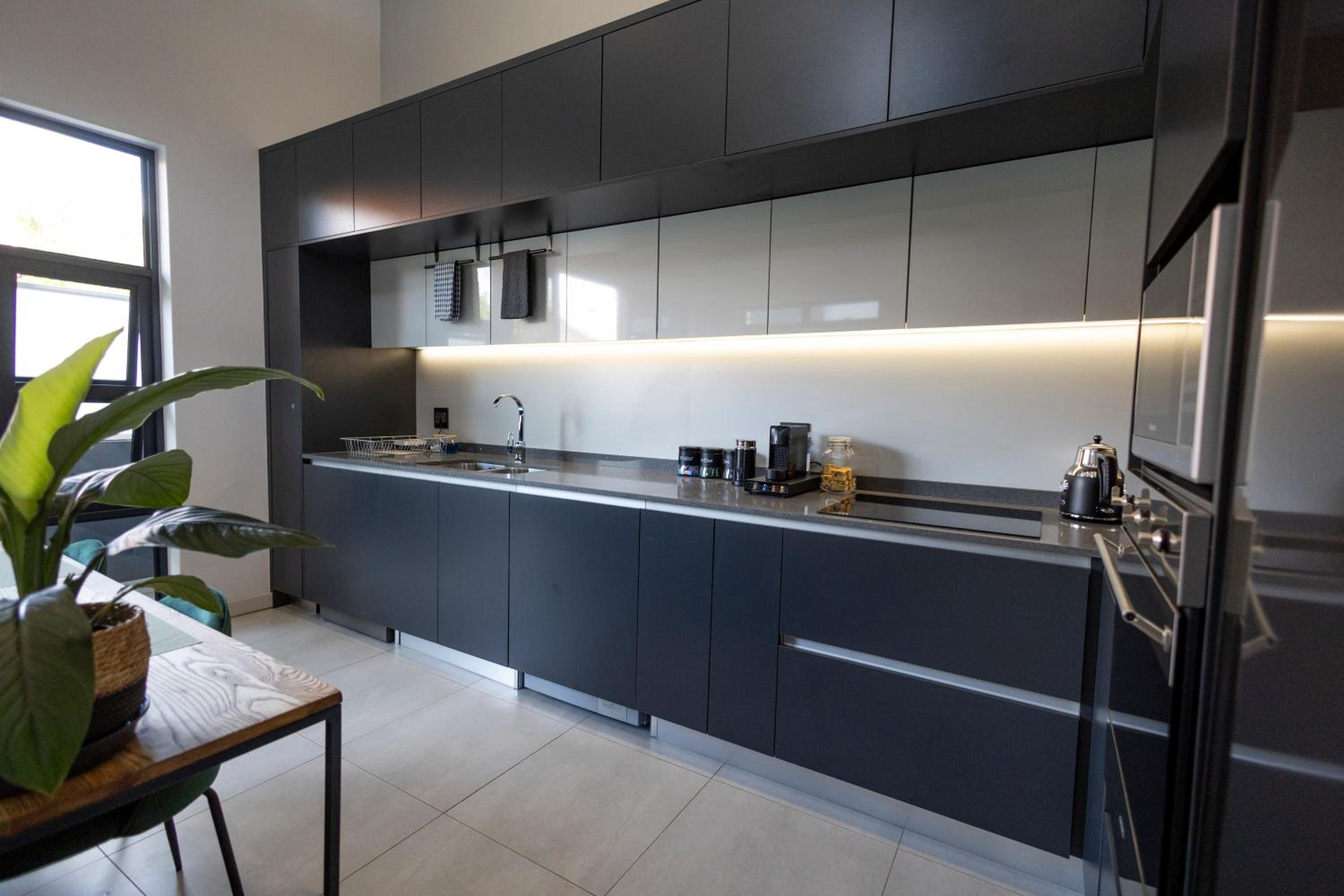 Luxurious Upmarket Apartment view 4