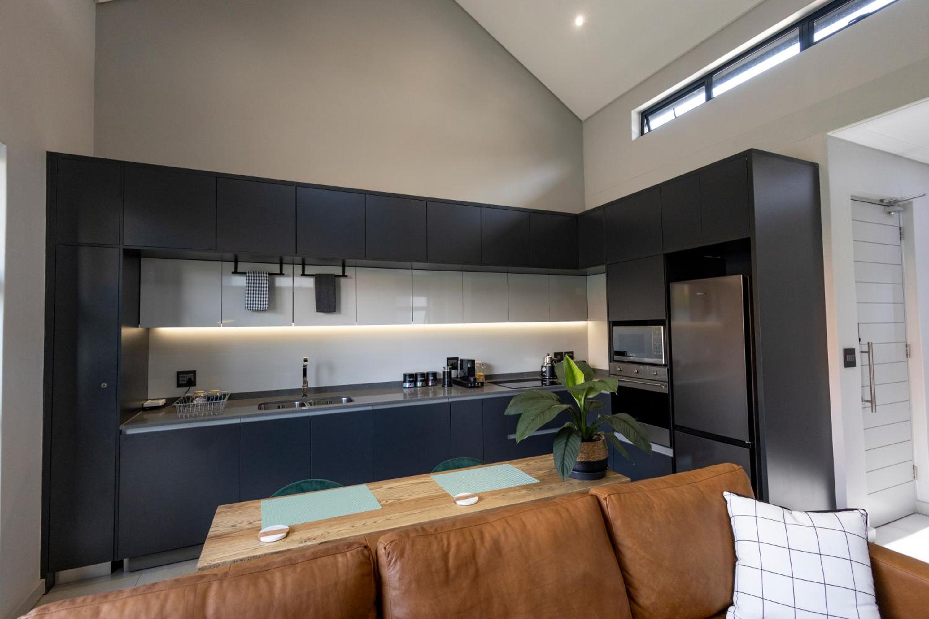 Luxurious Upmarket Apartment view 3