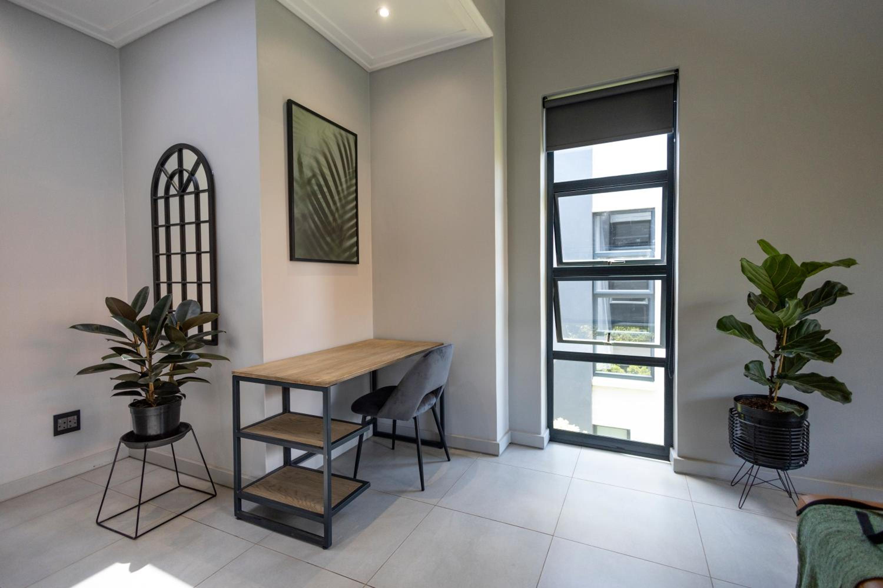 Luxurious Upmarket Apartment view 5