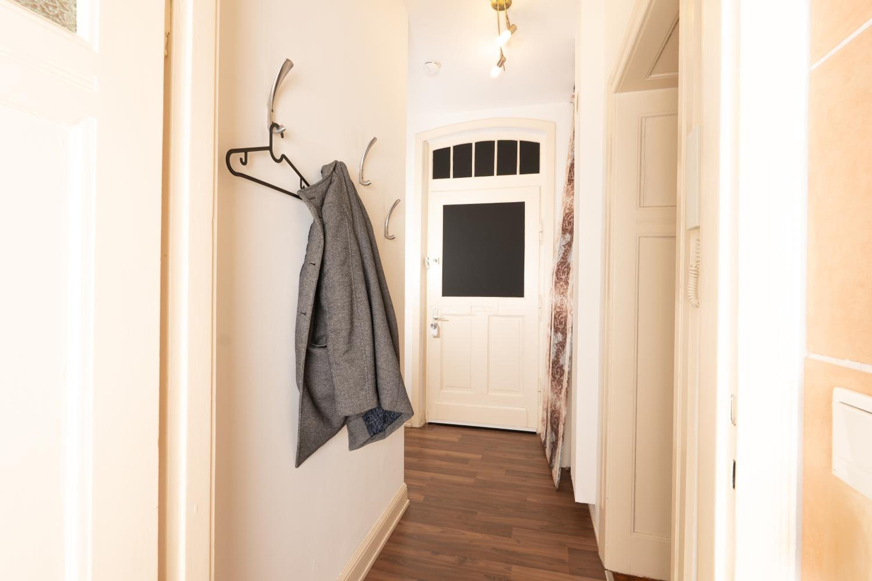 Zentrales Apartment im Westend I Küche I Balkon I für bis zu 4 Personen