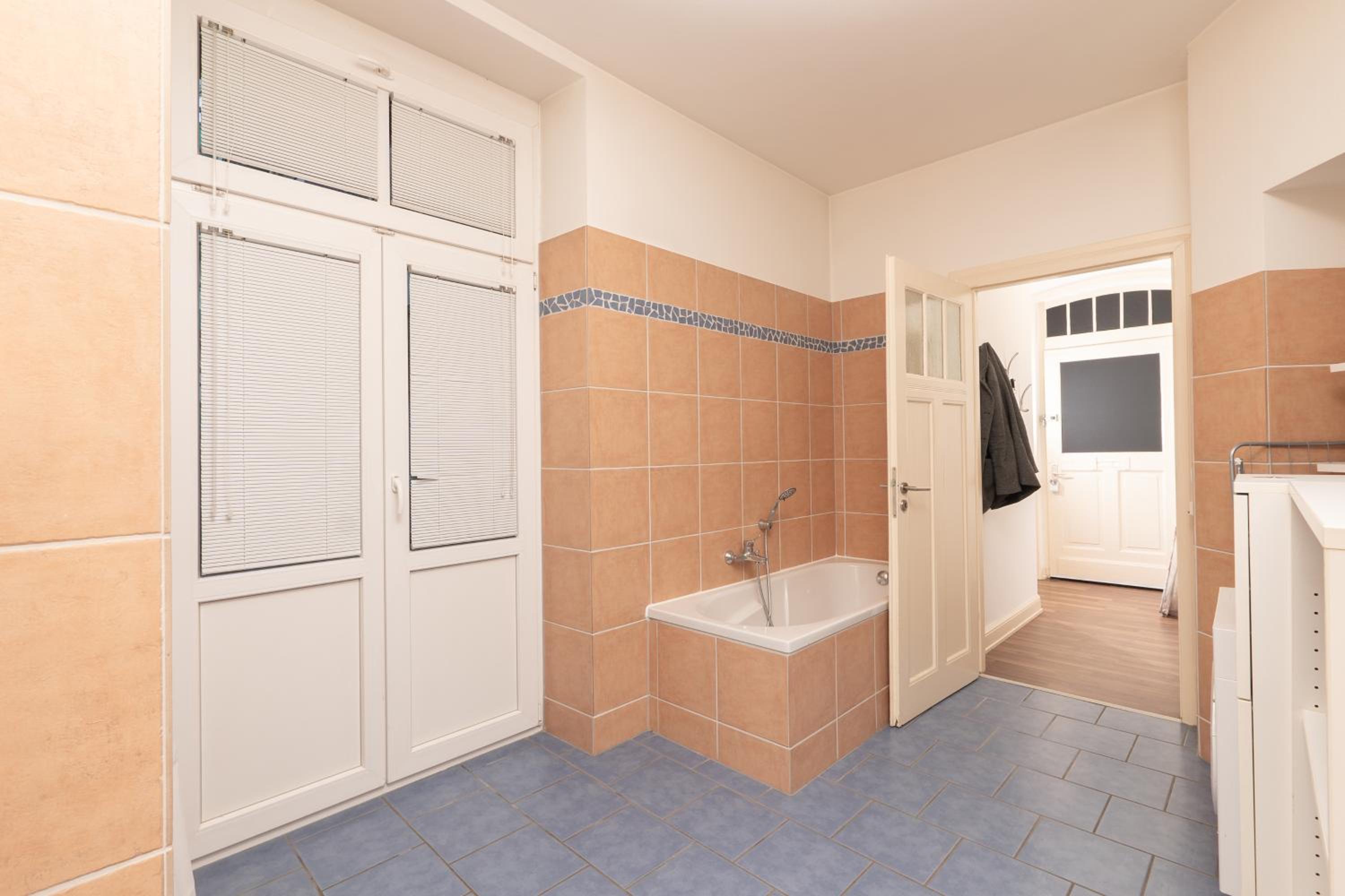Zentrales Apartment im Westend I Küche I Balkon I für bis zu 4 Personen