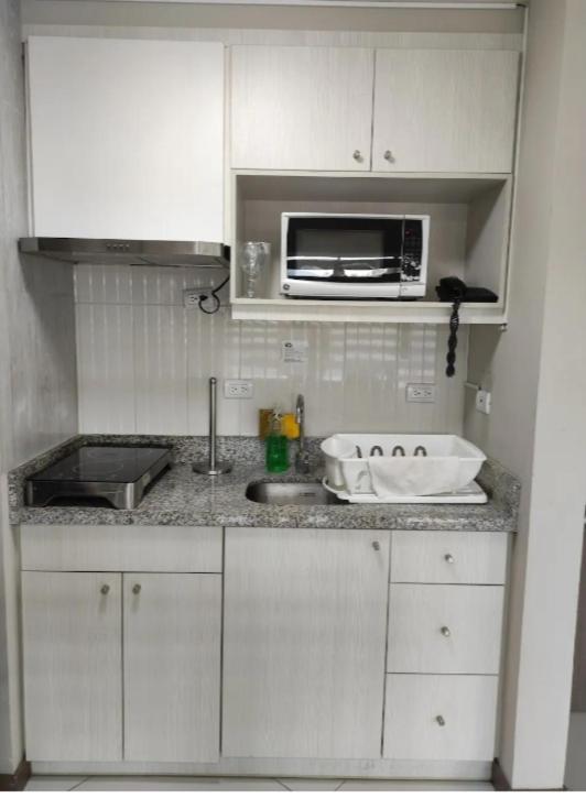 Suite at Pacific Plaza / Parque Empresarial Colón