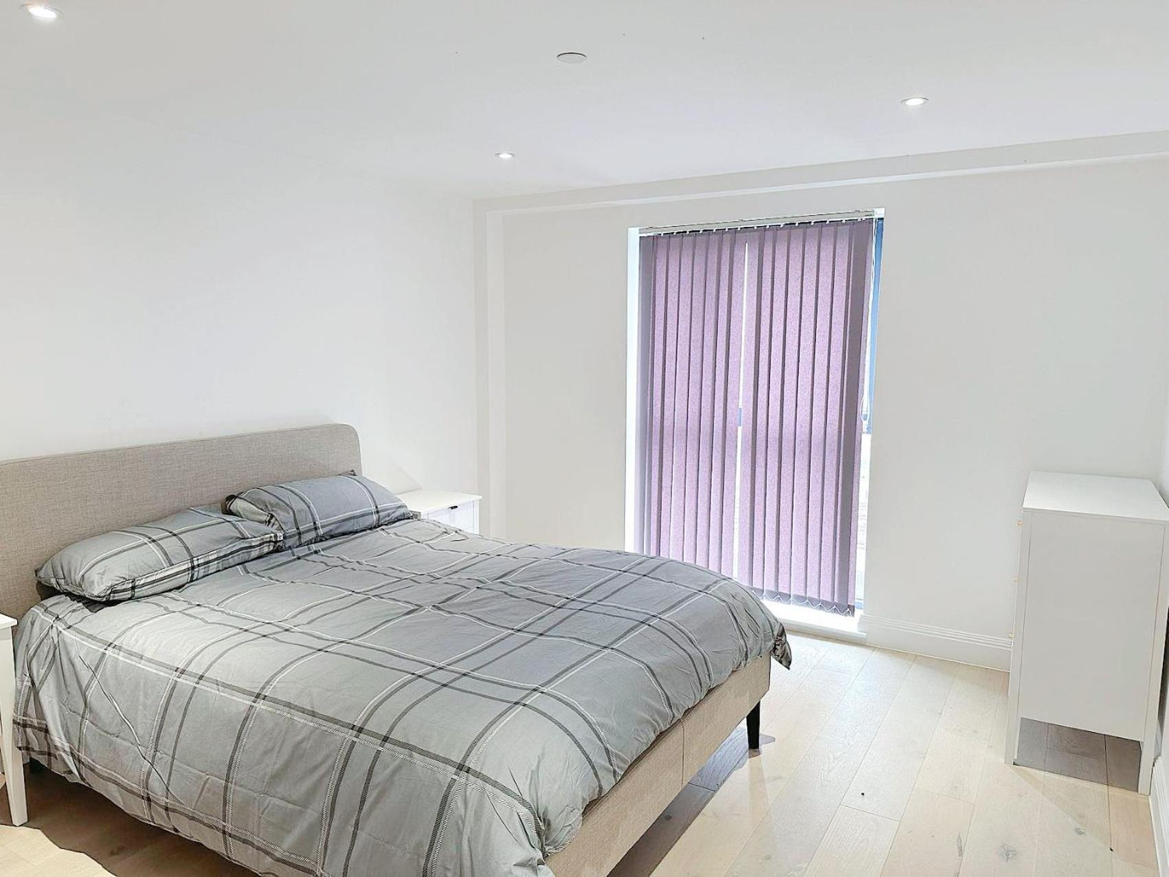 Luxury Modern Flat Near Center