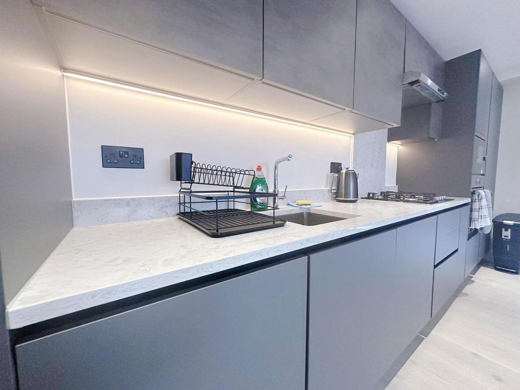 Luxury Modern Flat Near Center