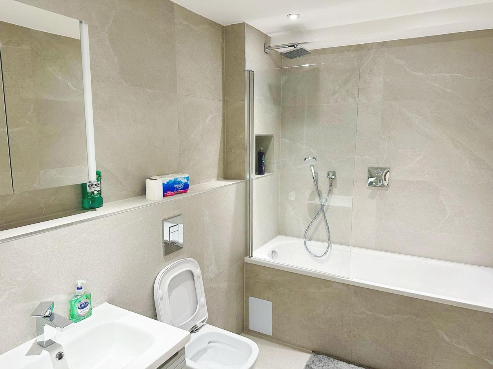 Luxury Modern Flat Near Center