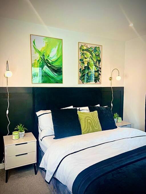 Ivy Suite, Luxe central B'Ham view 3