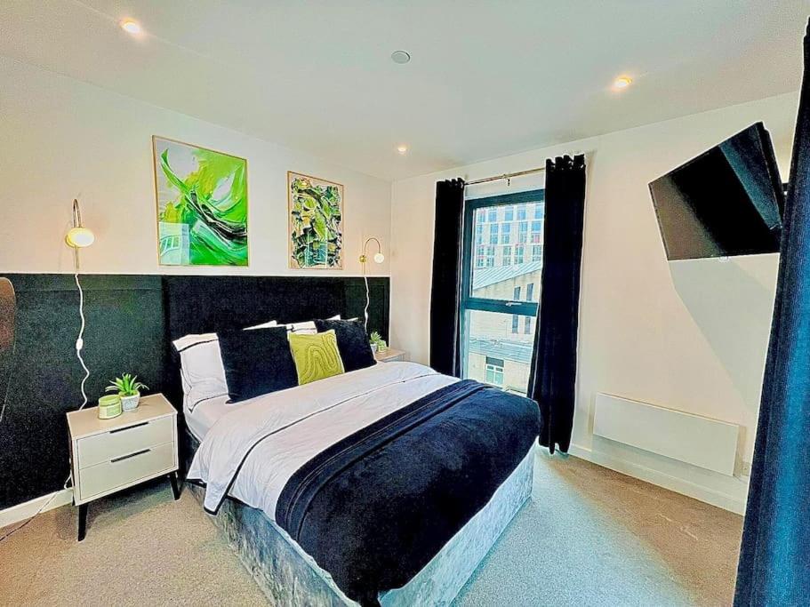Ivy Suite, Luxe central B'Ham view 5