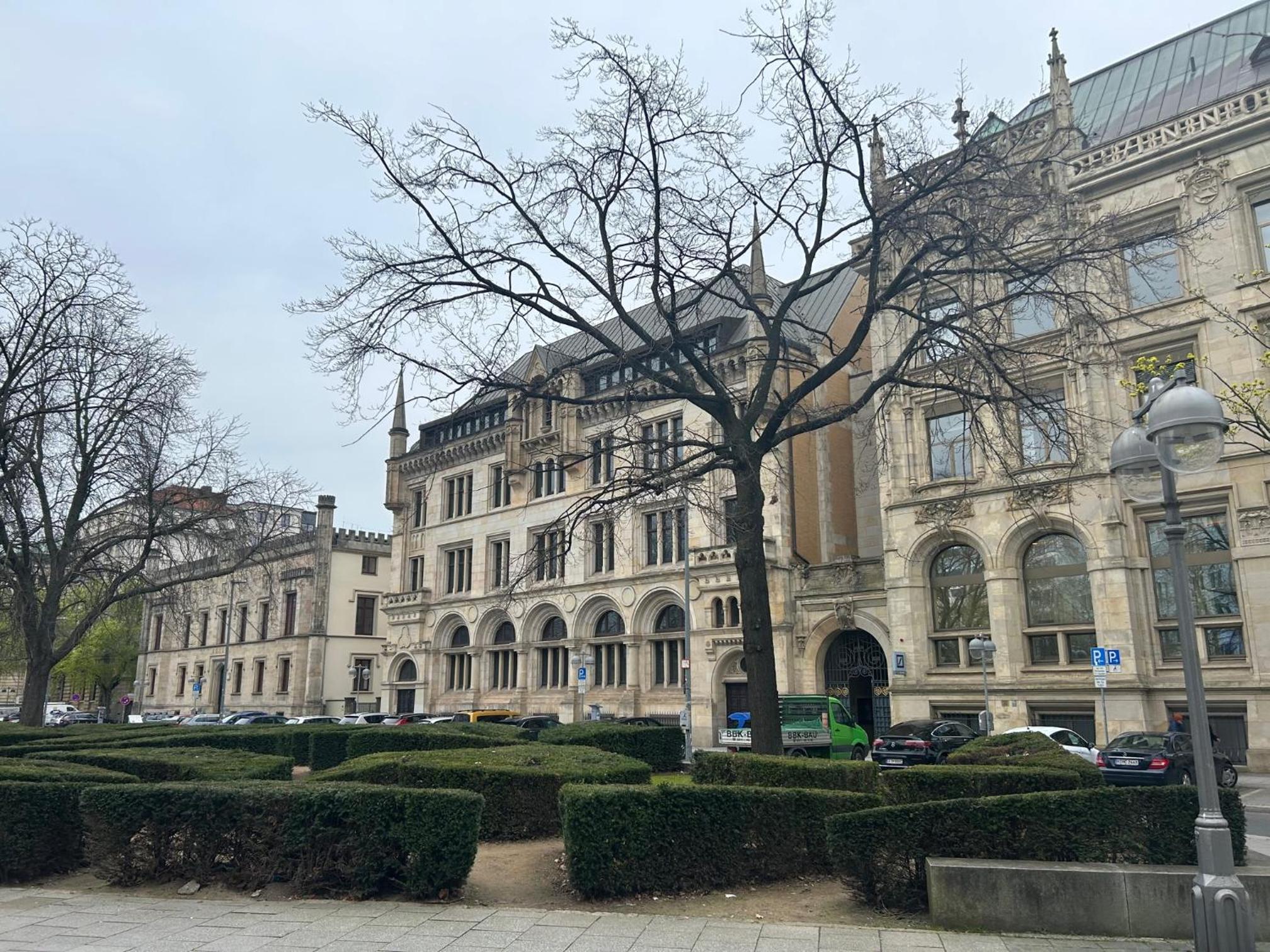 HÖL-Moderne Wohnung in zentraler Lage, Schallschutzfenster, EBK