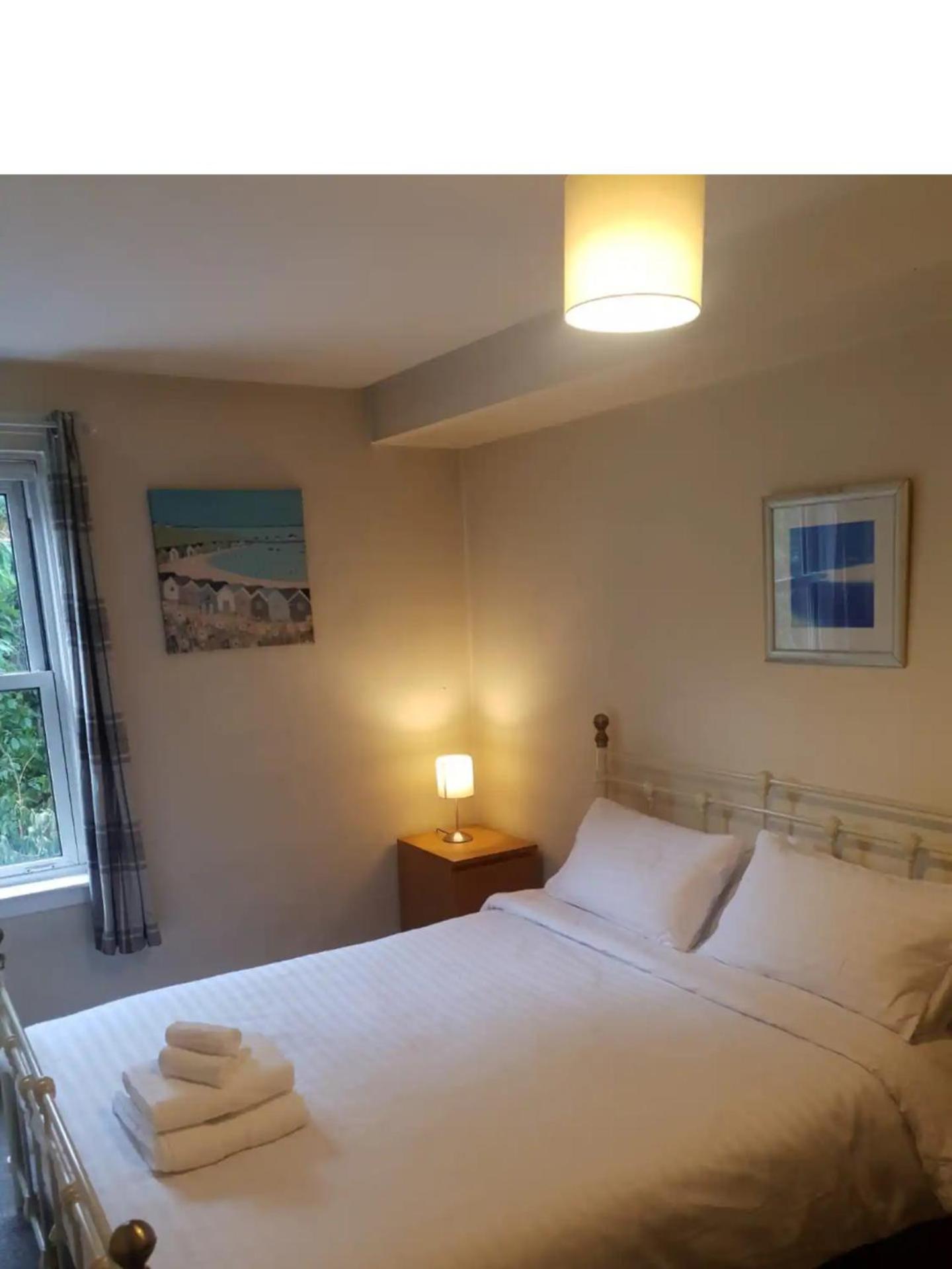 3 Bedrooms Flat in Central Edinburgh Old Town Sleeps 6 view 5