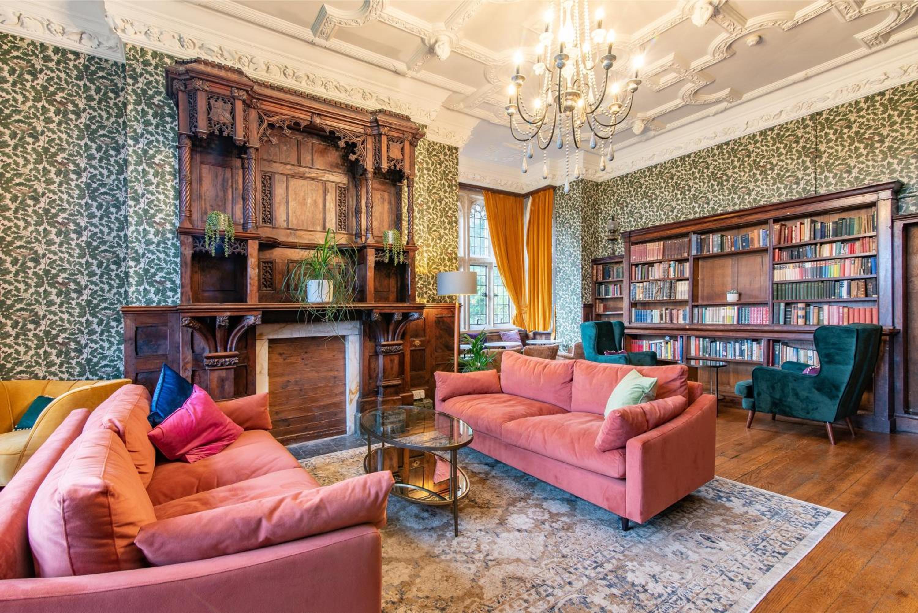 9 Bedrooms Grand Manor House Near Bath, Sleeps 26 view 2
