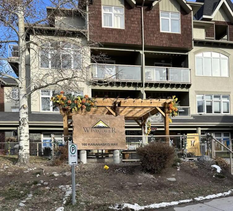 W411 NEW- TOP of the World Canmore MTN Retreat