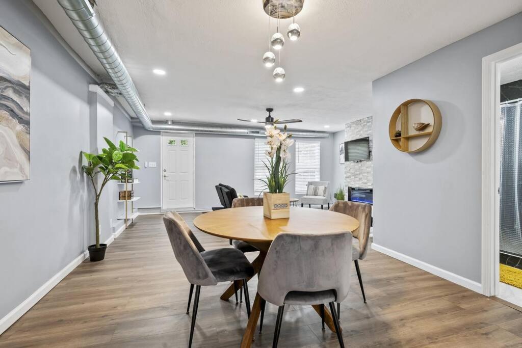 3BR Charming Home with Fireplace