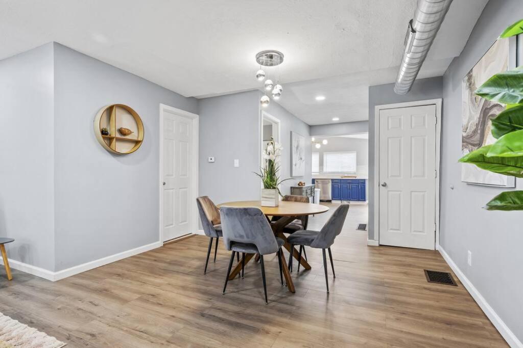 3BR Charming Home with Fireplace