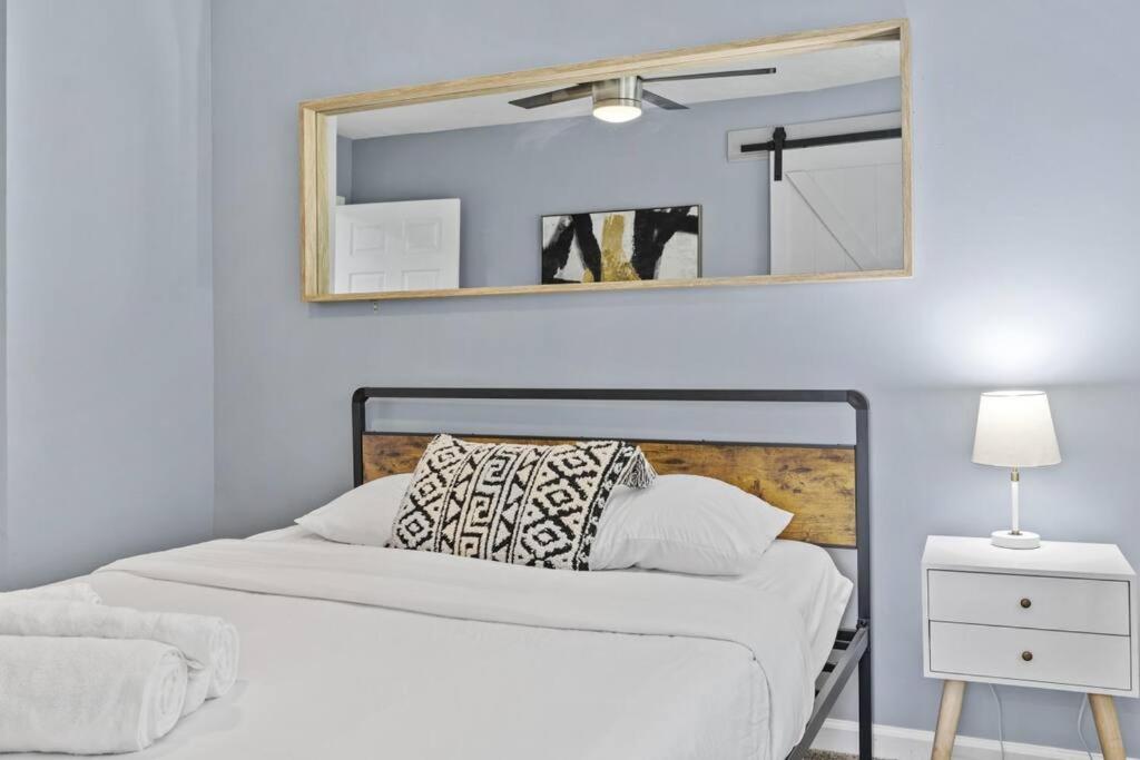 3BR Charming Home with Fireplace