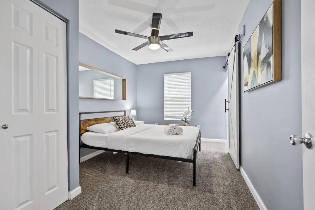 3BR Charming Home with Fireplace