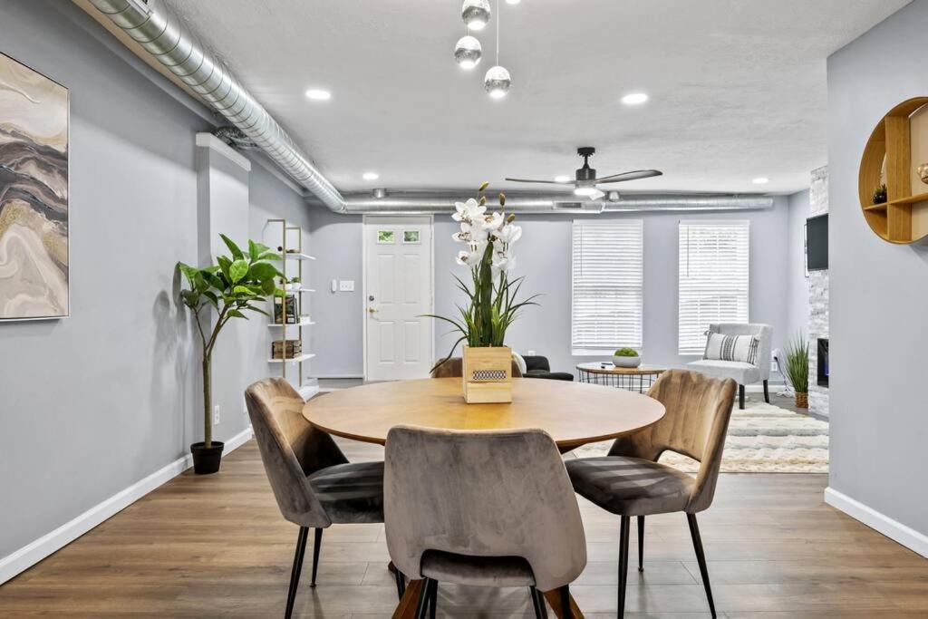 3BR Charming Home with Fireplace