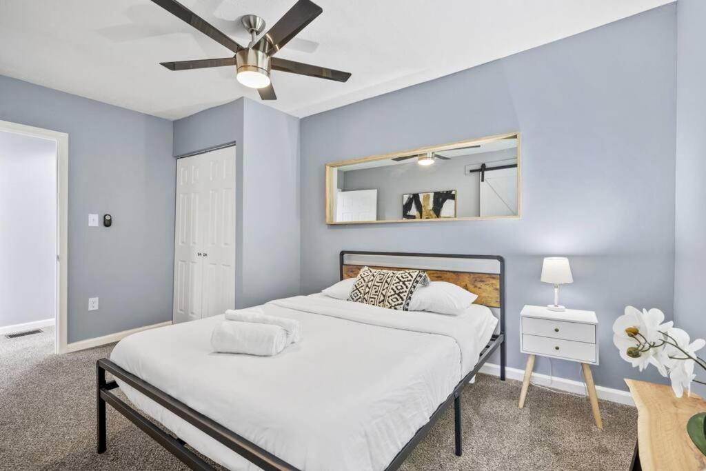 3BR Charming Home with Fireplace