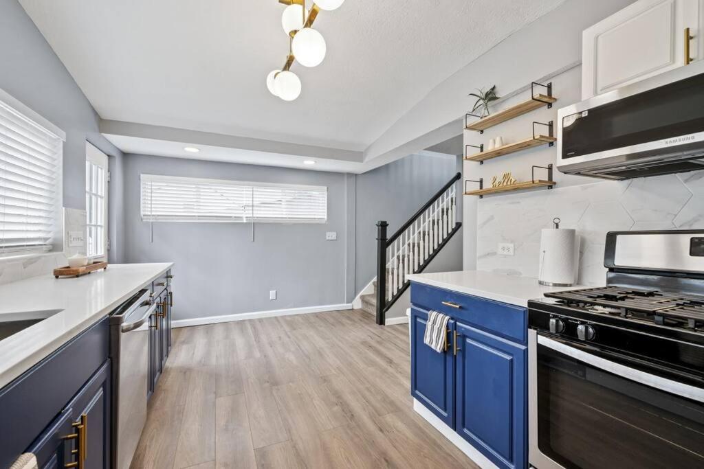 3BR Charming Home with Fireplace