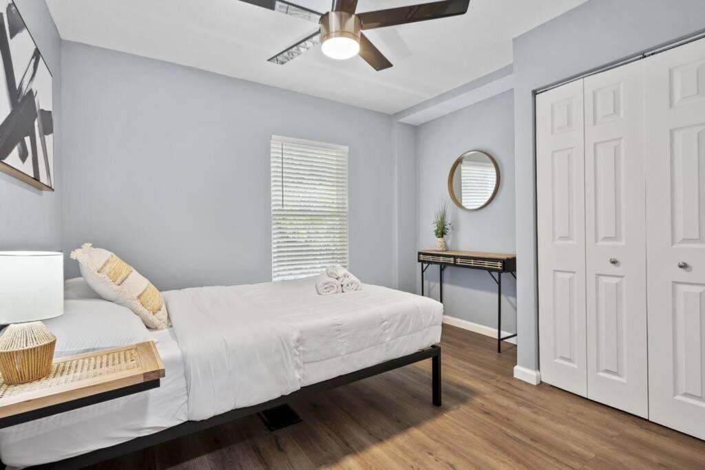 3BR Charming Home with Fireplace
