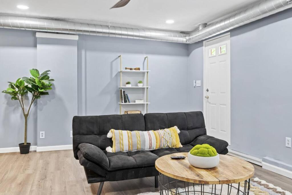 3BR Charming Home with Fireplace