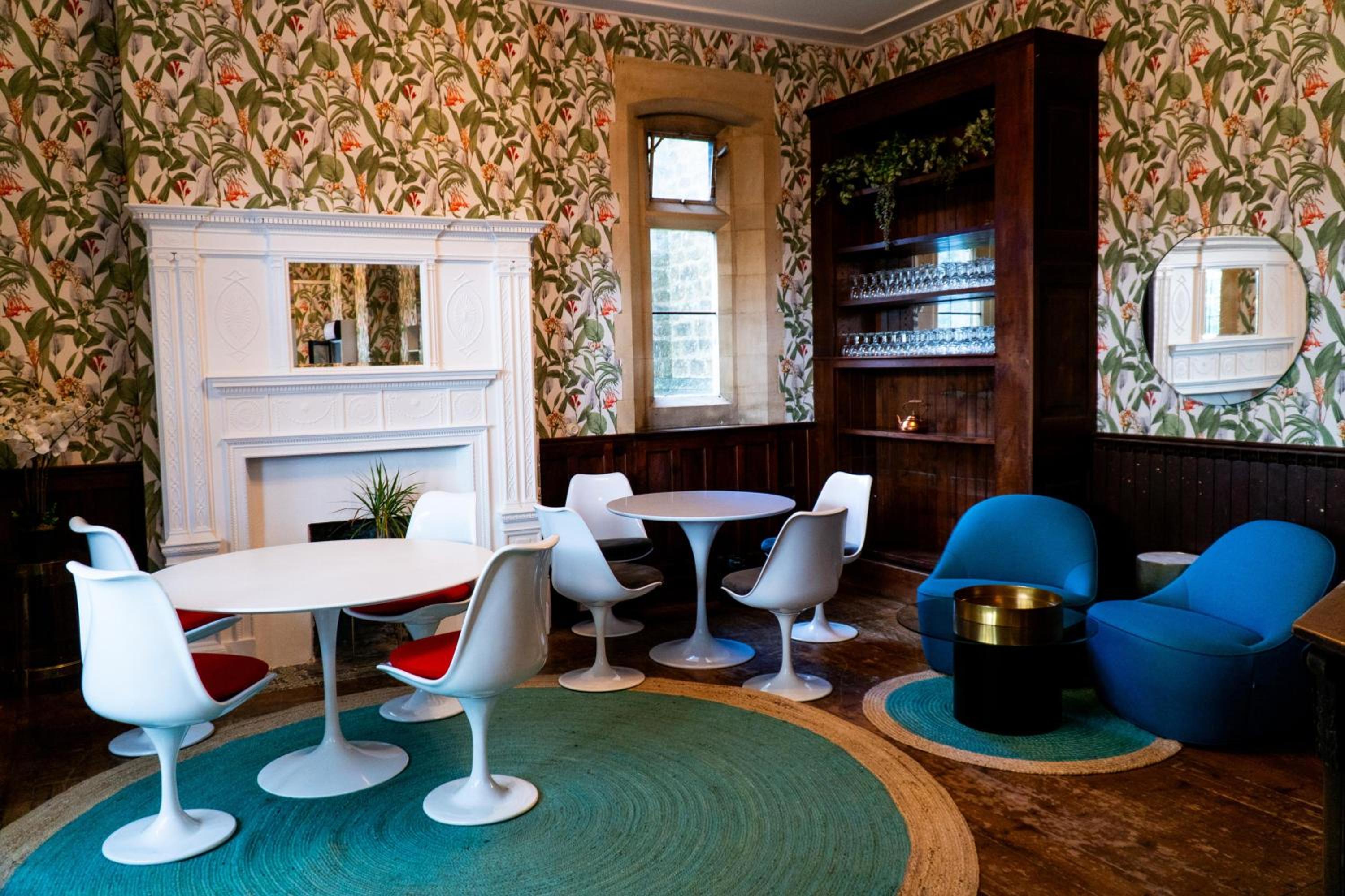 9 Bedrooms Grand Manor House Near Bath, Sleeps 26 view 3