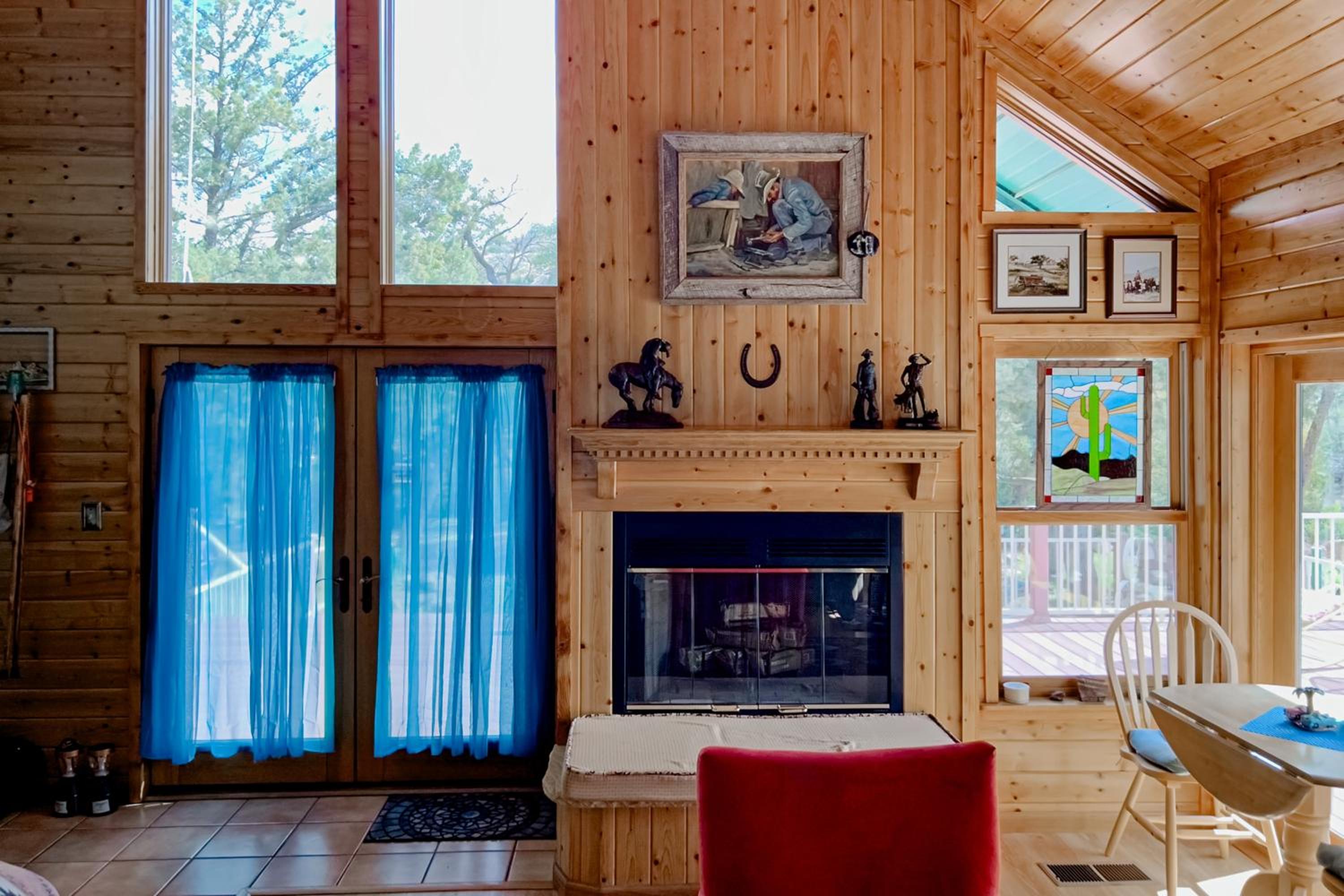Hike, Fish and Relax Secluded Miami Retreat with Deck