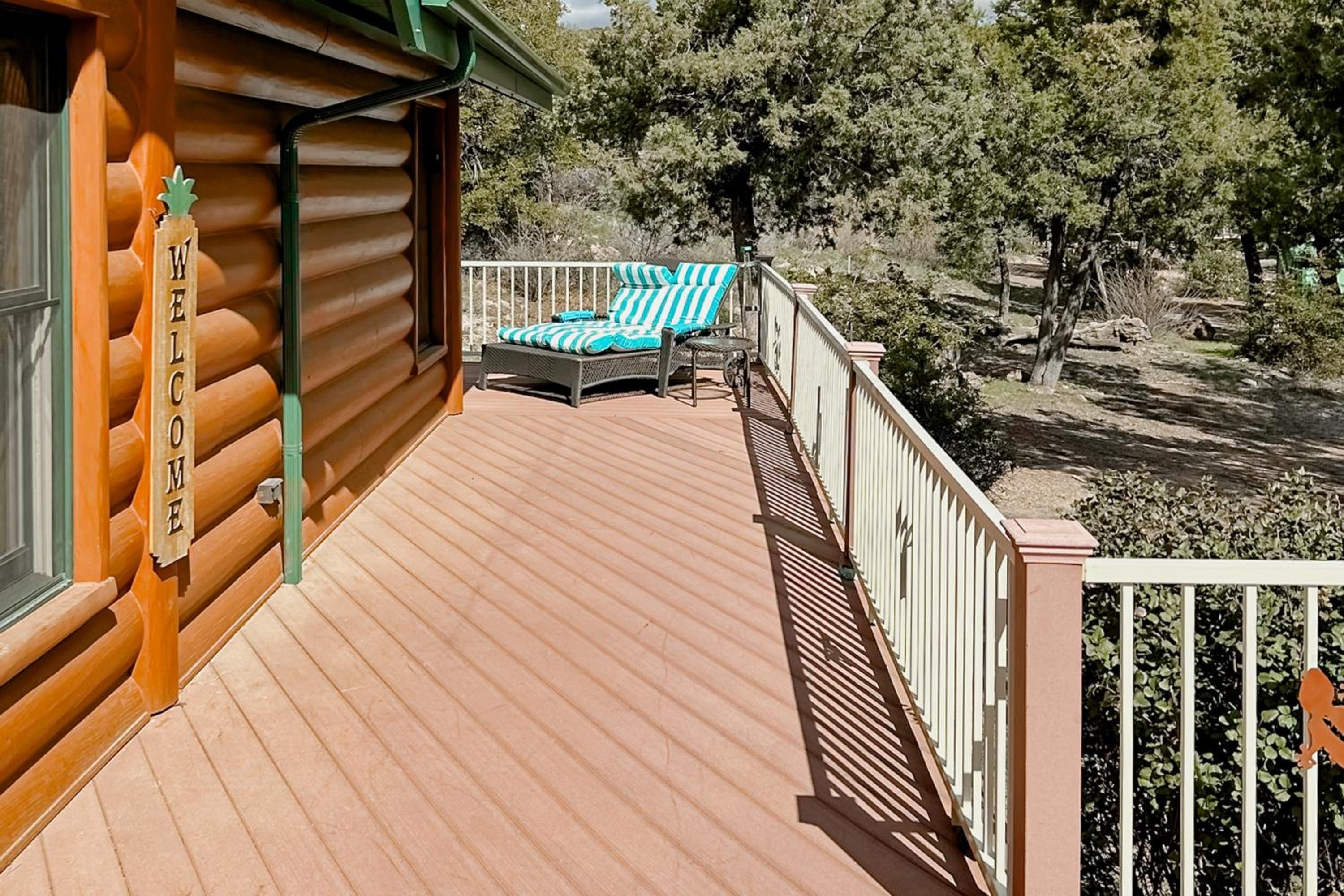 Hike, Fish and Relax Secluded Miami Retreat with Deck