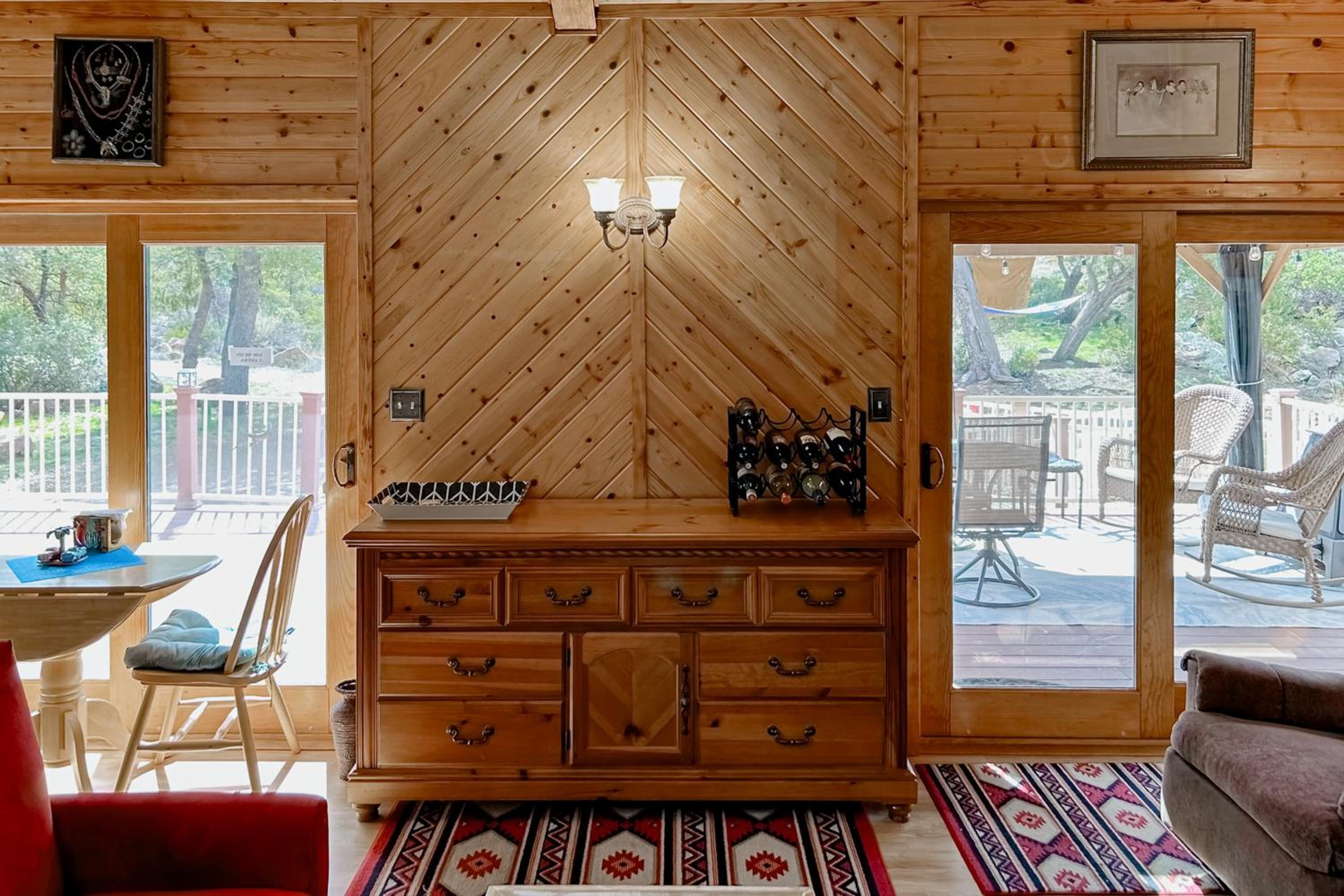 Hike, Fish and Relax Secluded Miami Retreat with Deck