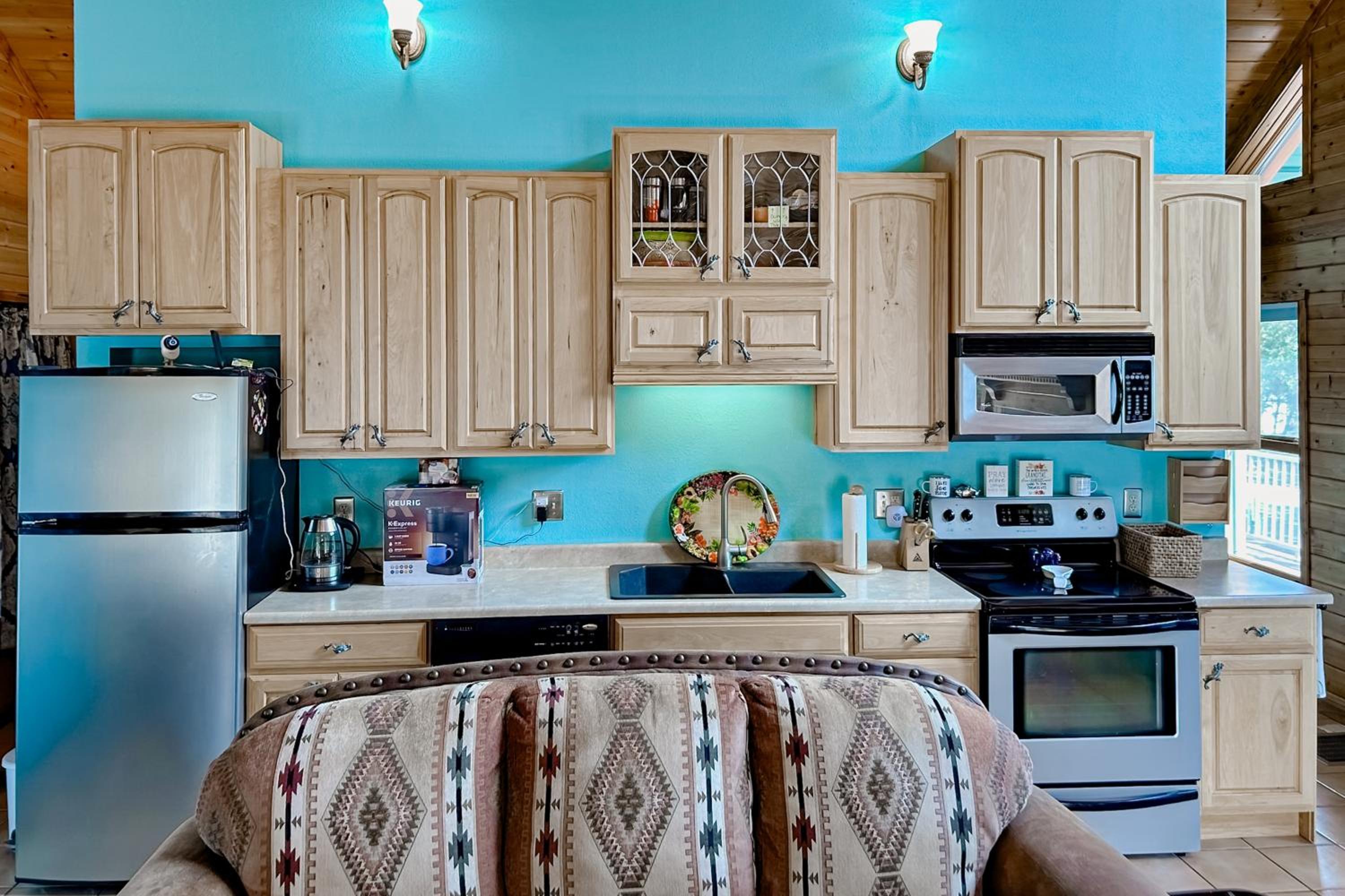 Hike, Fish and Relax Secluded Miami Retreat with Deck