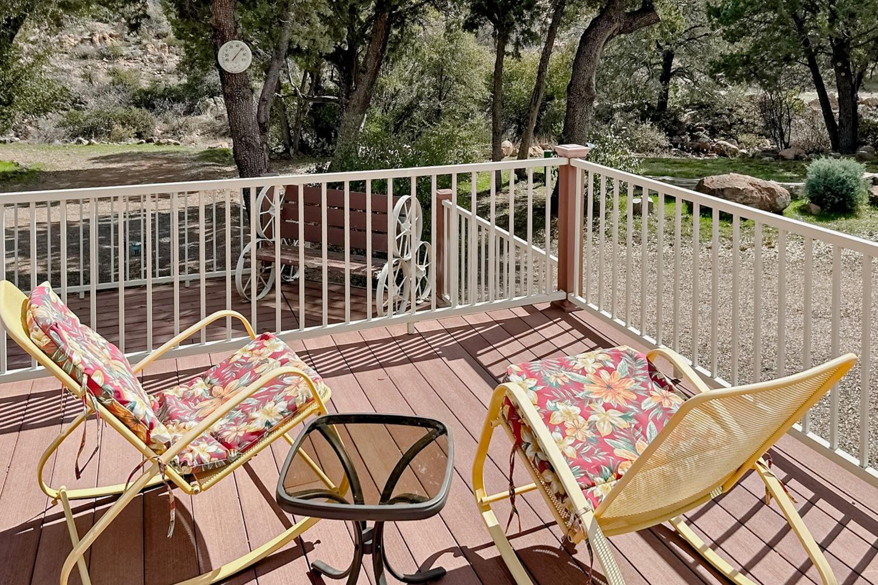 Hike, Fish and Relax Secluded Miami Retreat with Deck