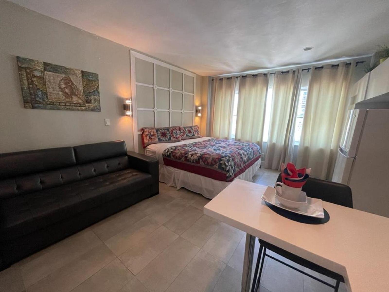 Oceanfront Miami Beach Studio 925 view 4
