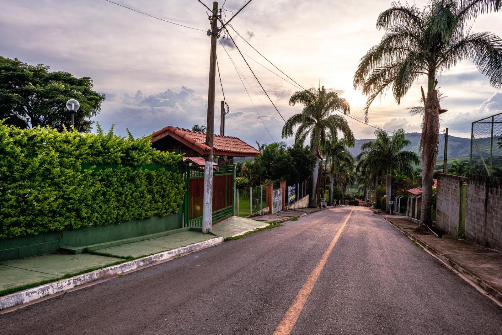 CHÁCARA TOP, com VISTA das Montanhas, PISCINA, PET FRIENDLY,, ESTACIONAMENTO ,Wi-Fi 213 Mbps