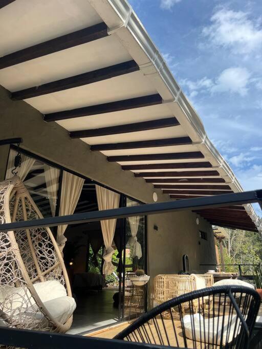 Cálida cabaña aeropuerto mde jacuzzi malla vista al bosque y wifi