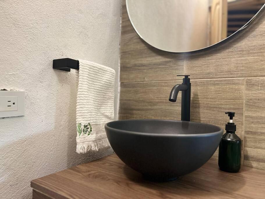 Cálida cabaña aeropuerto mde jacuzzi malla vista al bosque y wifi
