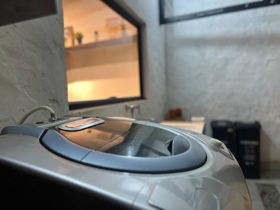 Cálida cabaña aeropuerto mde jacuzzi malla vista al bosque y wifi