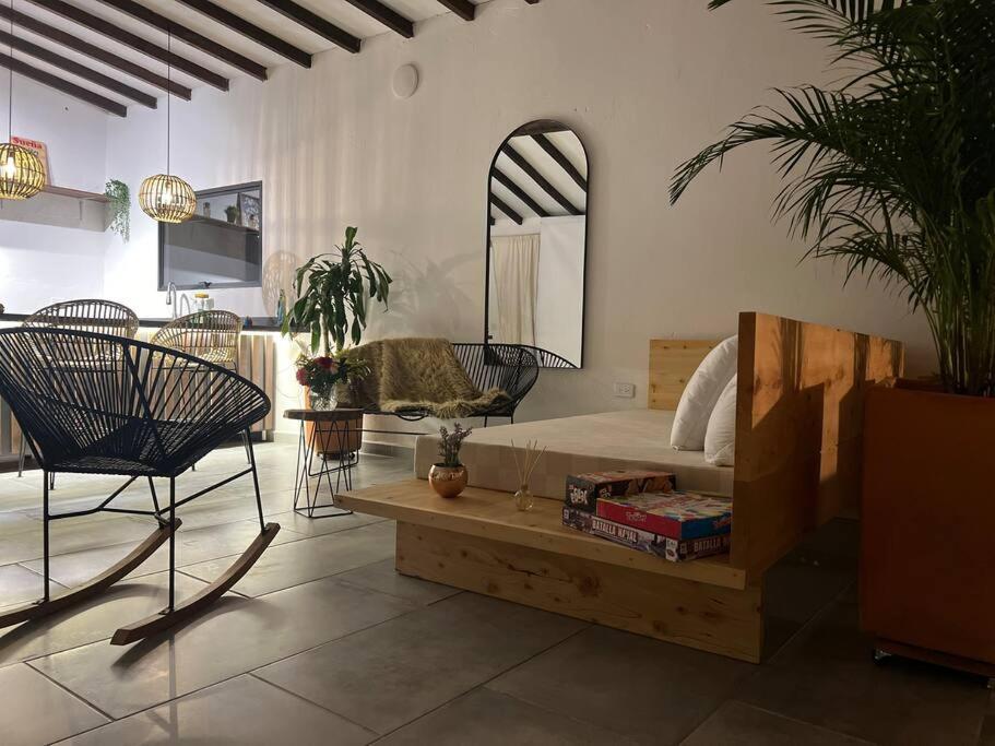 Cálida cabaña aeropuerto mde jacuzzi malla vista al bosque y wifi