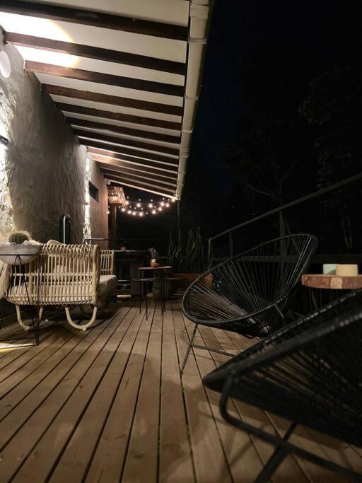 Cálida cabaña aeropuerto mde jacuzzi malla vista al bosque y wifi