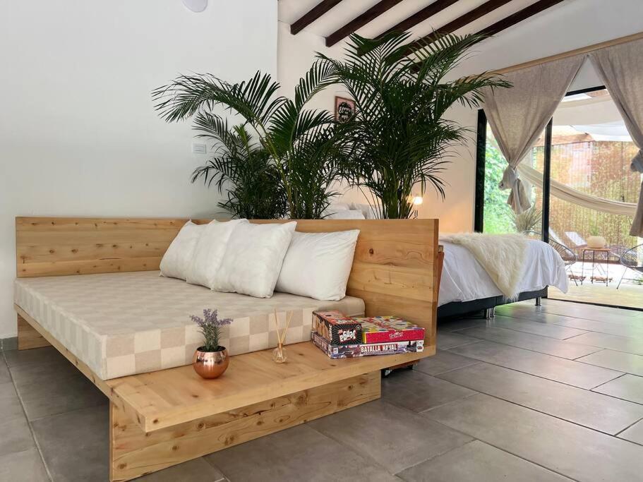 Cálida cabaña aeropuerto mde jacuzzi malla vista al bosque y wifi