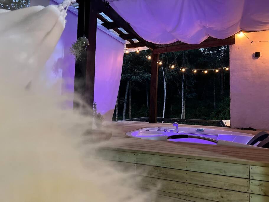 Cálida cabaña aeropuerto mde jacuzzi malla vista al bosque y wifi