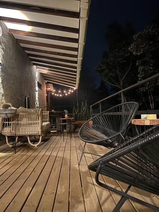 Cálida cabaña aeropuerto mde jacuzzi malla vista al bosque y wifi