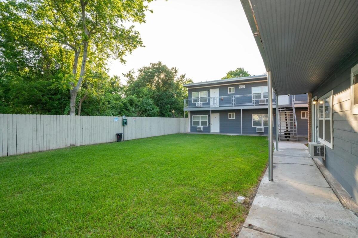 HTX King Bed Apt Near Dtown MedCenter Sleep 6 view 2