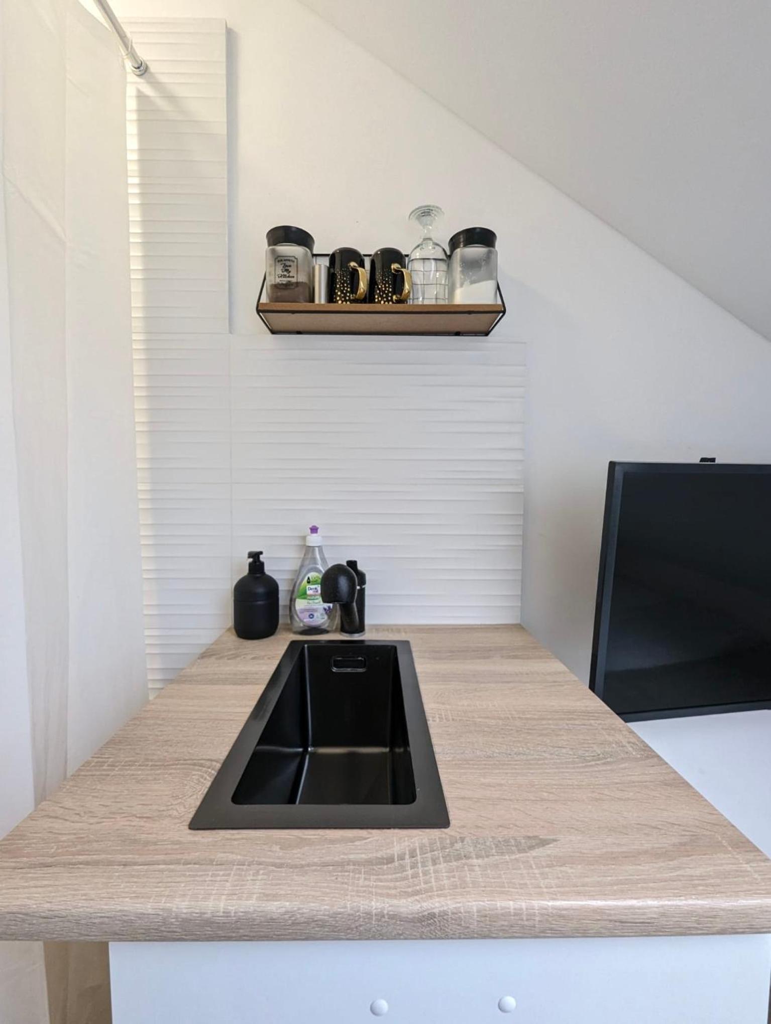 Tiny Urban Tent